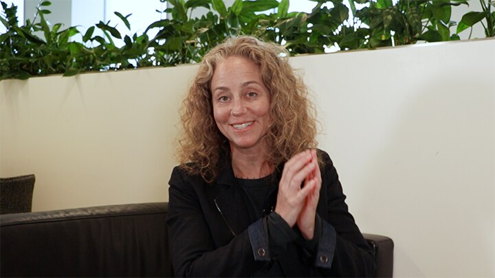 首席数据官 Holly Landry 谈到了马士基的数字化原生战略以及数据驱动文化。