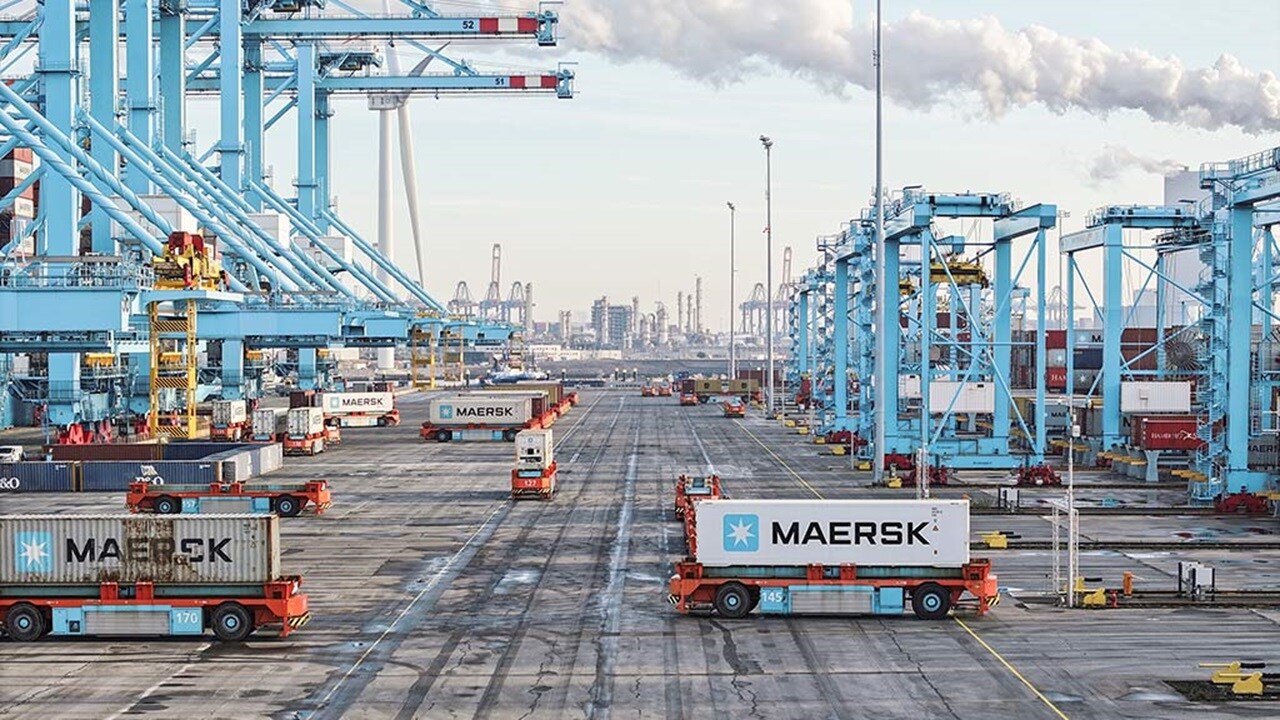 port-with-container