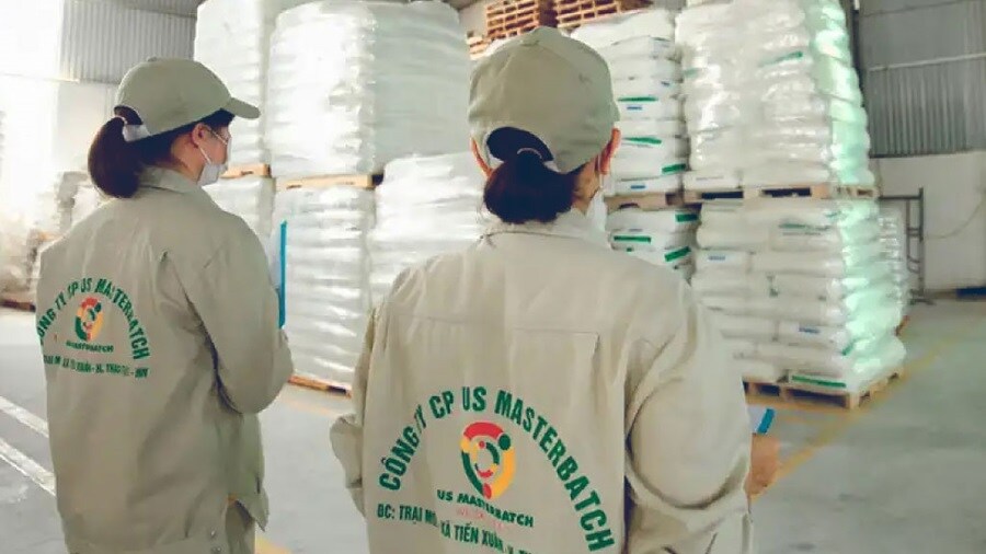 Masterbatch two women employees