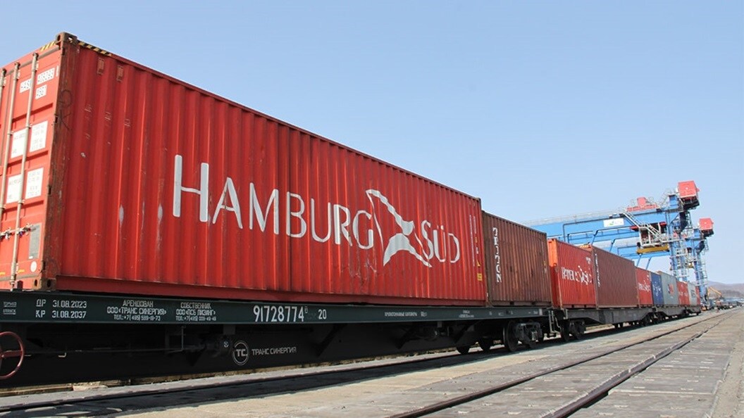 The first containers coming from Asia on a new regular service AE77 arrived at the largest Russian port of Vostochny on Sealand vessels.